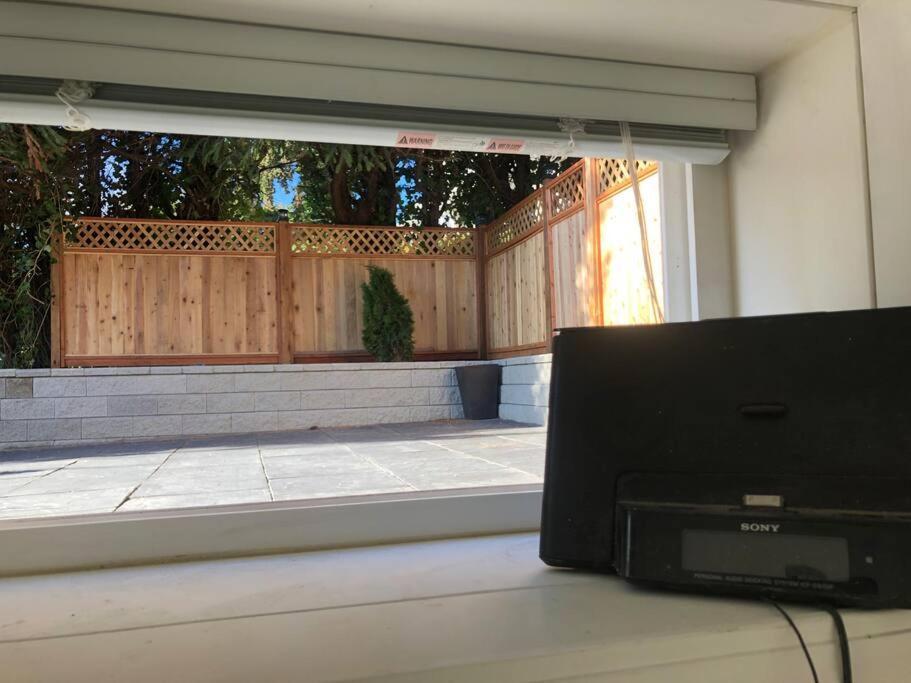 Bright Private Suite Near Departure Bay Beach Nanaimo Exterior foto