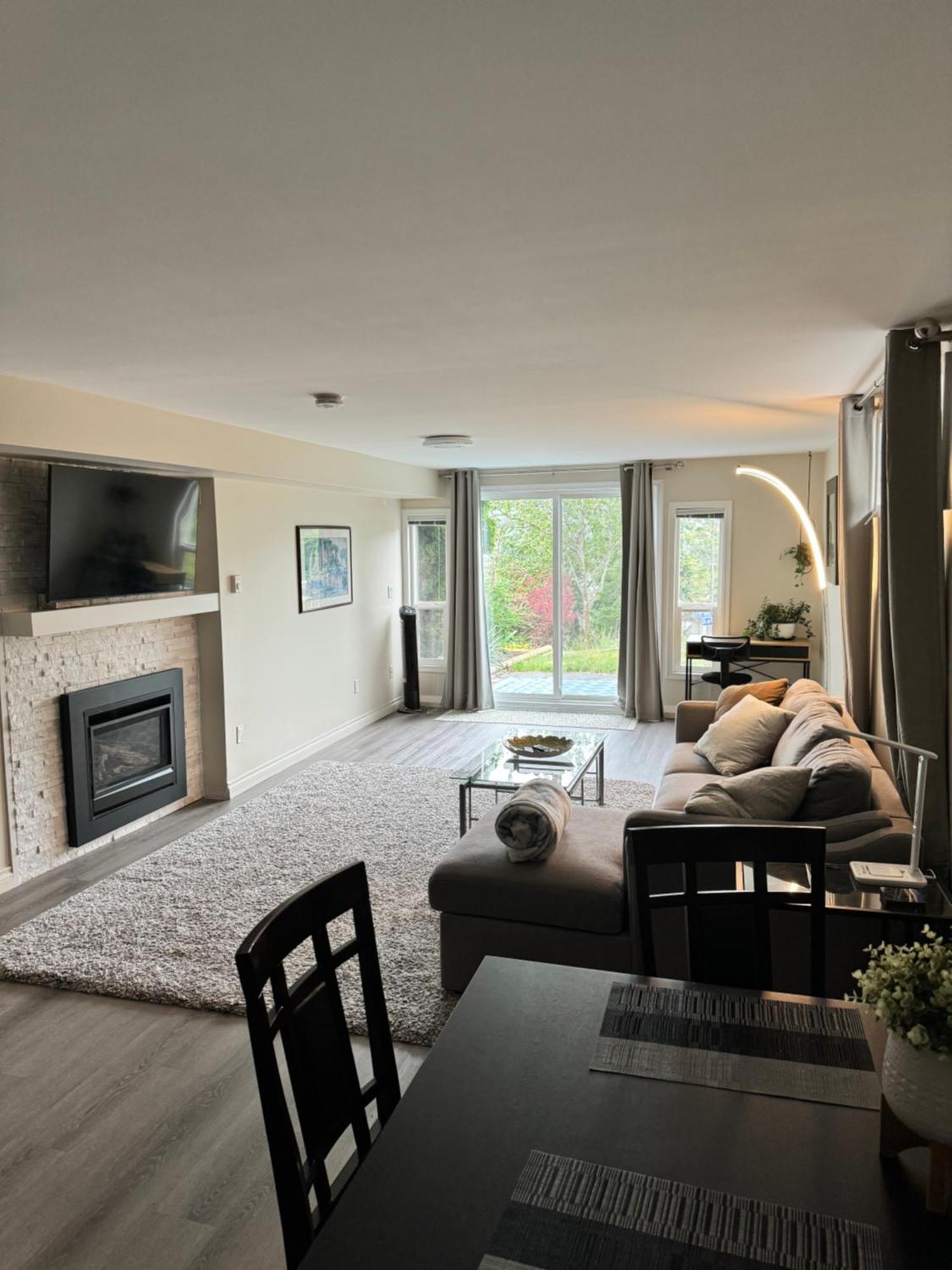 Bright Private Suite Near Departure Bay Beach Nanaimo Exterior foto